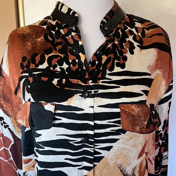 Brown animal print silk blouse. Size L - Picture 2 of 12